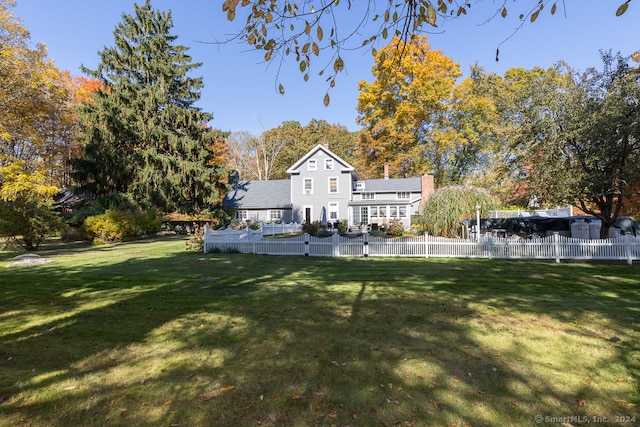 back of house featuring a lawn