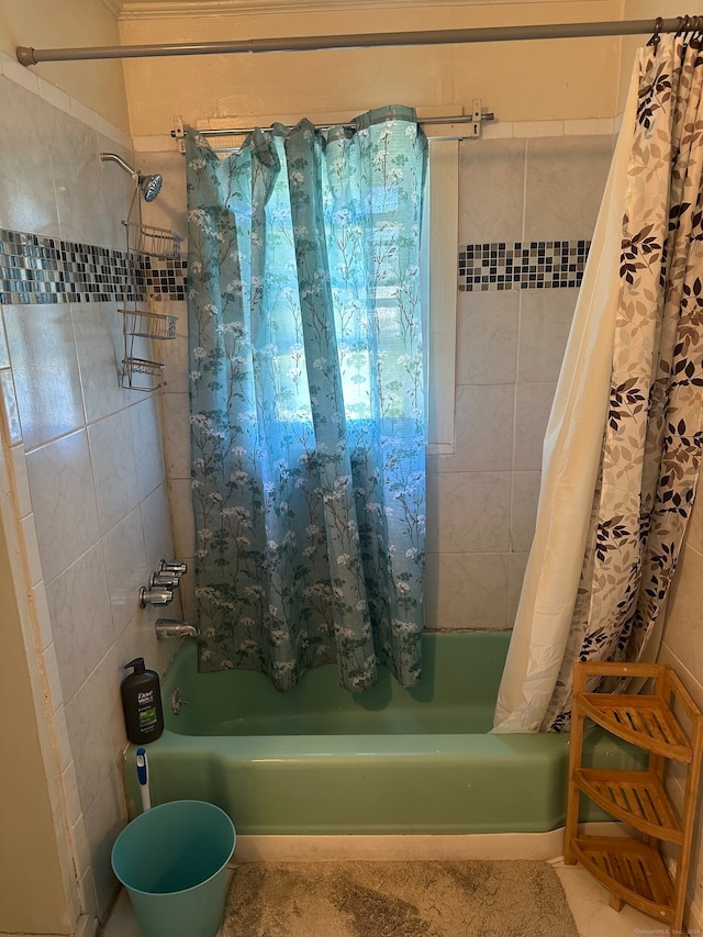 bathroom featuring shower / tub combo