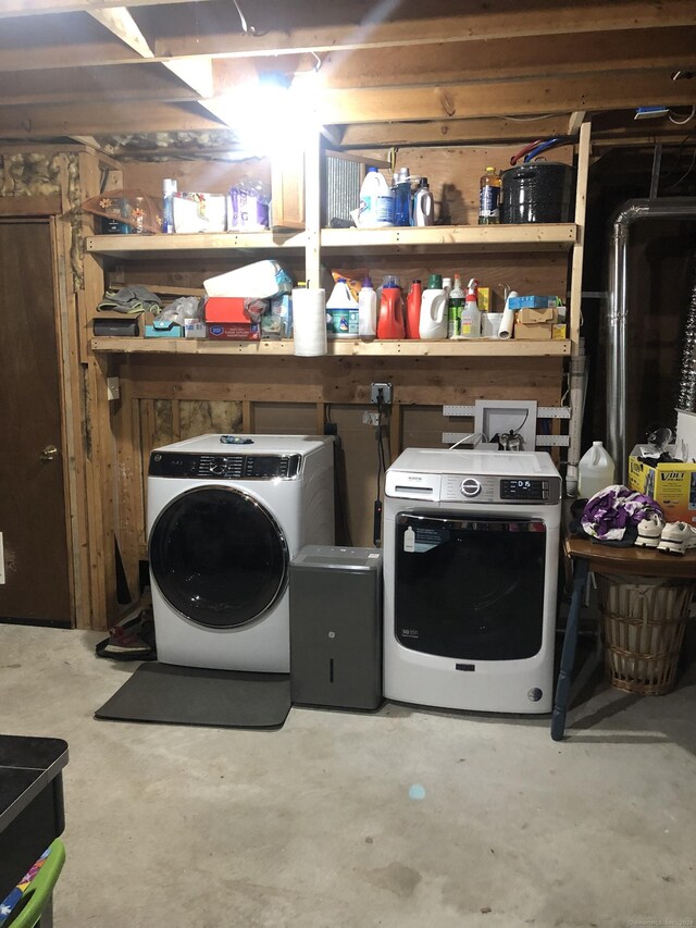 clothes washing area featuring washing machine and dryer