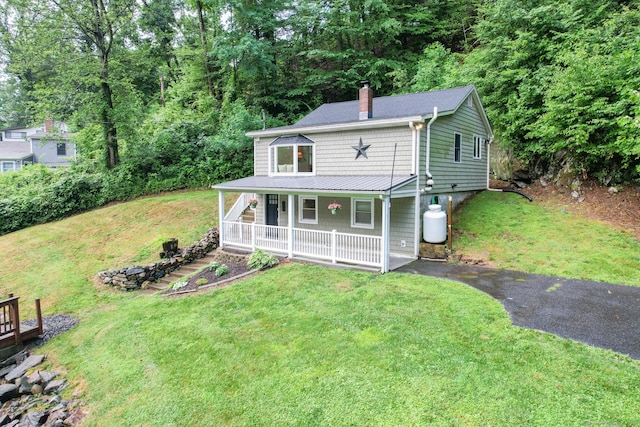 view of front of home featuring a front lawn and a porch