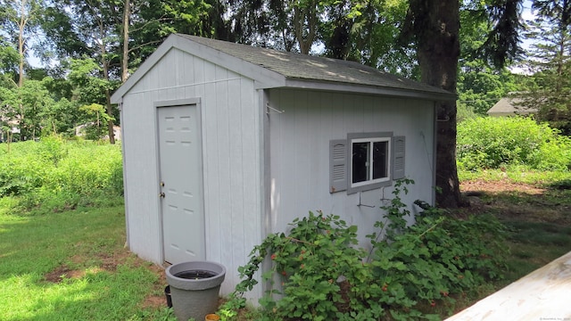 view of outbuilding