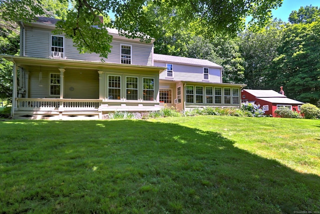 back of house featuring a lawn