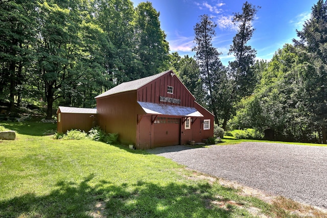 exterior space featuring a lawn