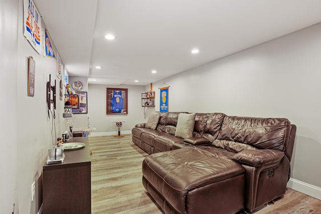 living area with light wood-style floors, recessed lighting, and baseboards