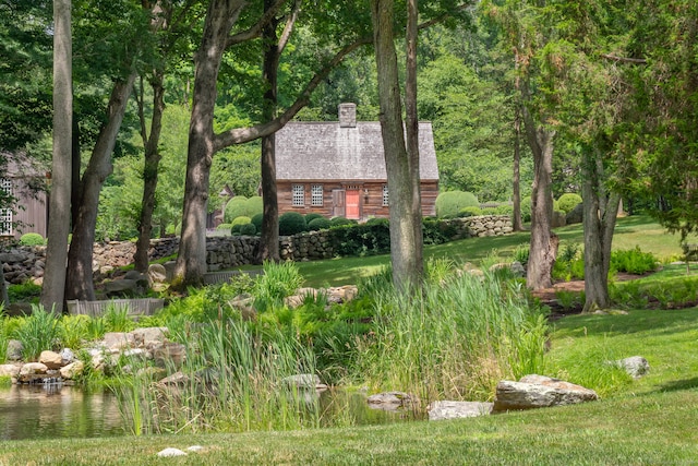 view of yard featuring a water view