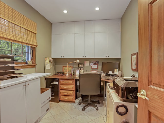 office area featuring light tile patterned floors and independent washer and dryer