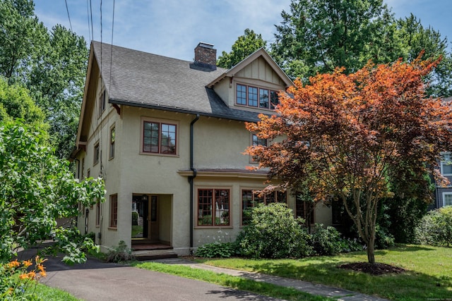 view of front of home with a front yard