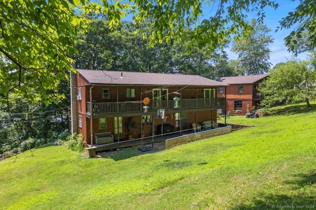 back of house featuring a lawn