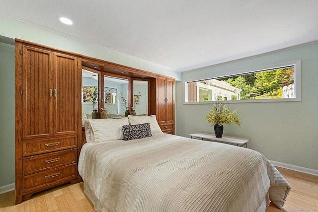 bedroom featuring light wood-style floors, recessed lighting, and baseboards