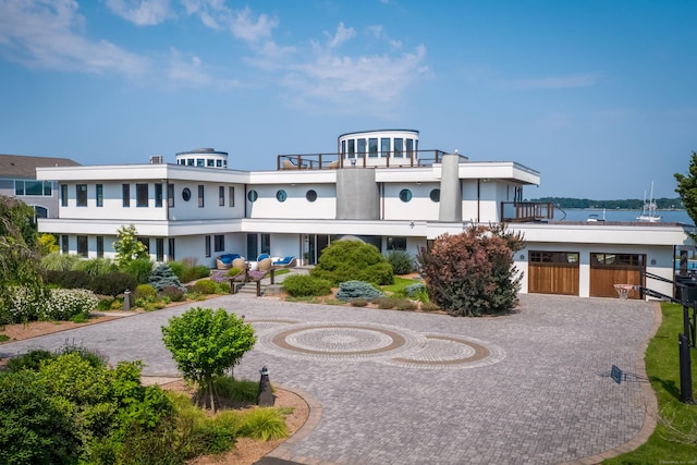 215 Uncas Point Rd, Guilford, CT 06437 - view of front facade with curved driveway, a balcony, and stucco siding