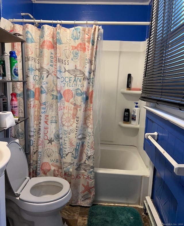 bathroom featuring toilet and shower / bath combo with shower curtain