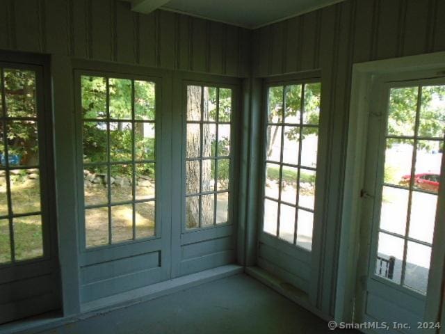 entryway featuring a healthy amount of sunlight