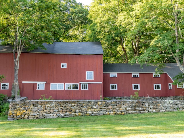 exterior space featuring a yard