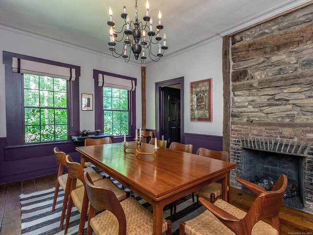 dining area featuring a chandelier, dark hardwood / wood-style floors, and crown molding