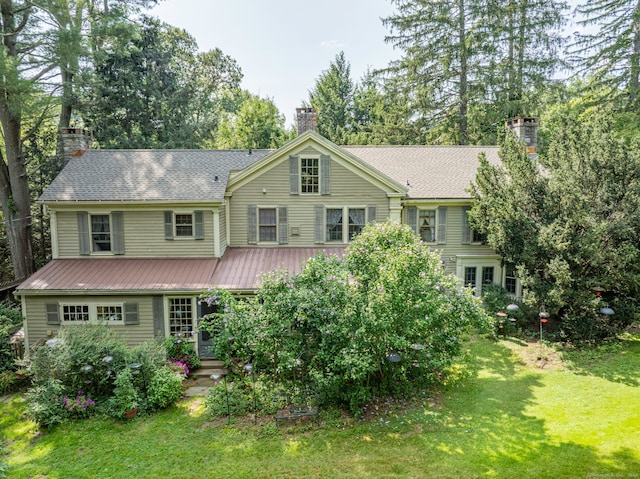 view of front of house featuring a front yard