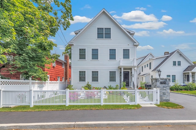 view of front of house featuring a fenced front yard