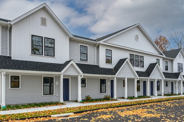 view of front of house featuring a porch