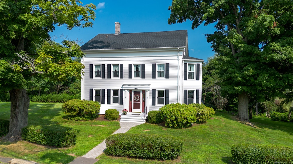 view of front of house with a front yard