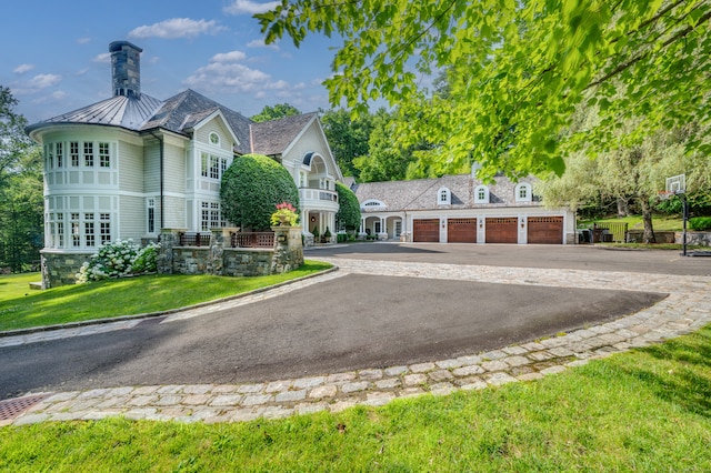 view of front of property featuring a garage and a front yard