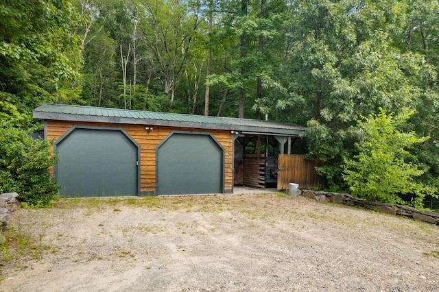 584 Prospect St, Woodstock, CT 06281 - detached garage featuring a wooded view