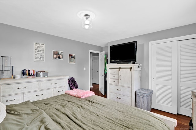 207 Jepson Ln, Meriden, CT 06451 - bedroom featuring dark wood-style floors and a closet