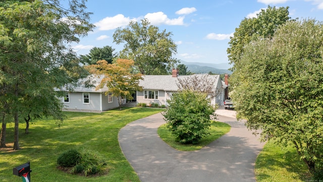 ranch-style house with a front yard