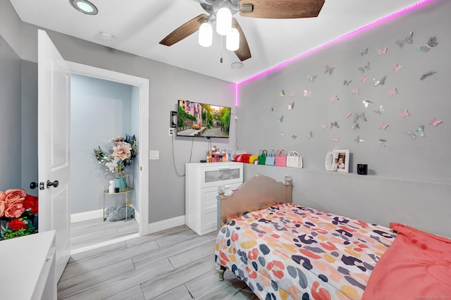 bedroom featuring ceiling fan