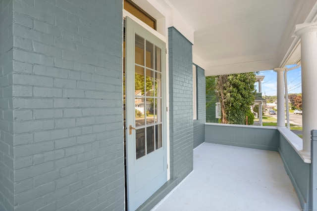 balcony featuring covered porch