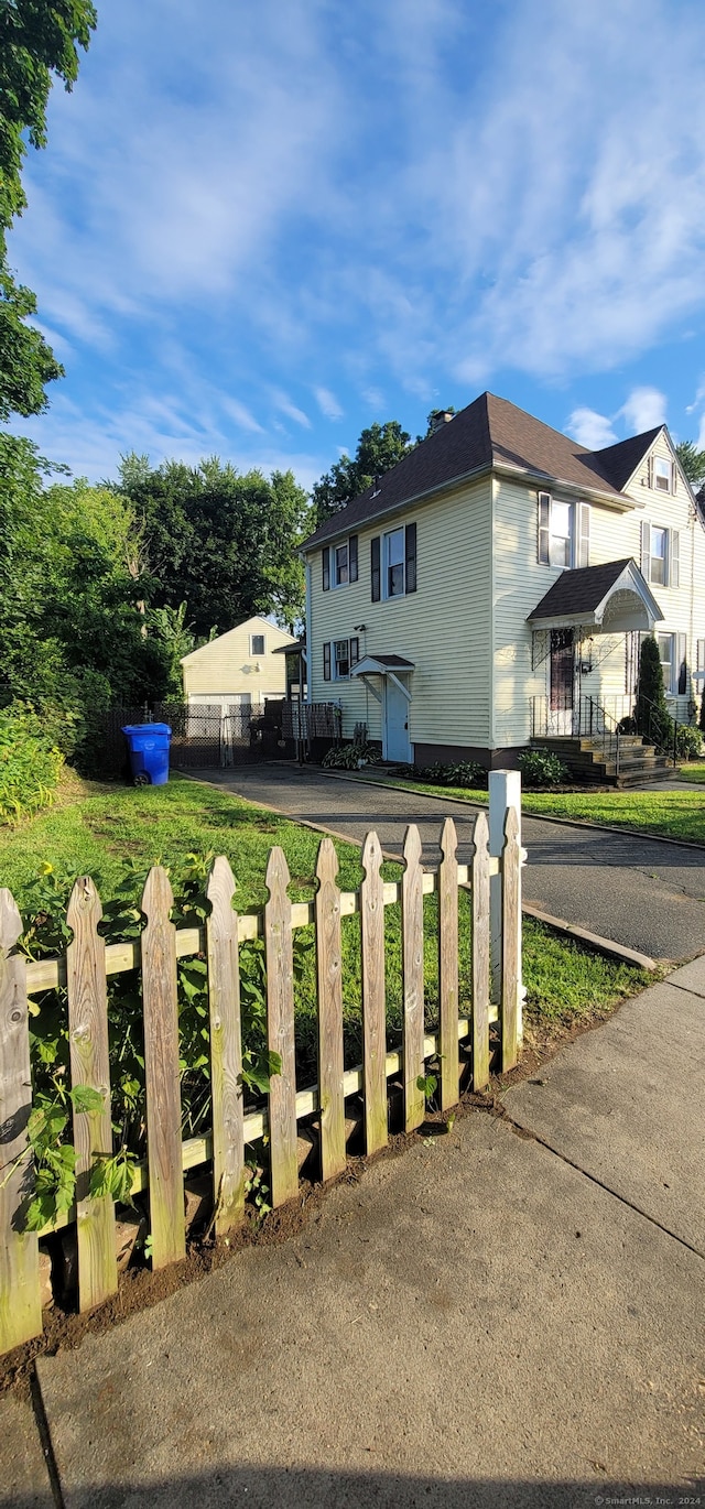 view of front of property