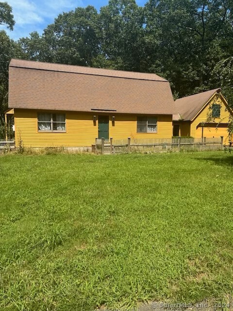 exterior space featuring a lawn