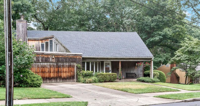 view of front of house featuring a garage and a front lawn