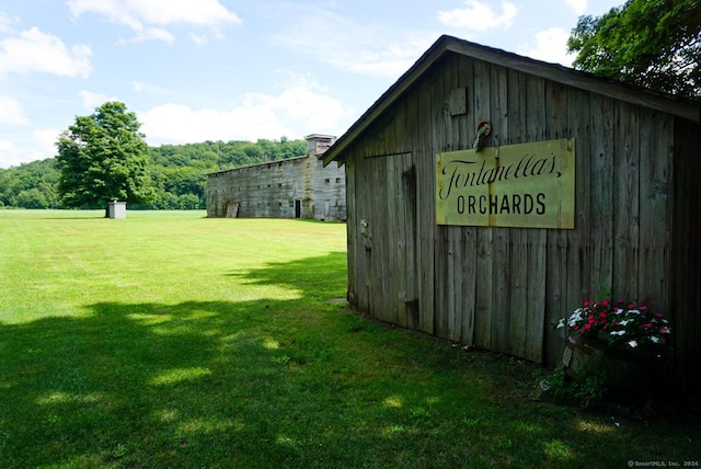 exterior space featuring a yard