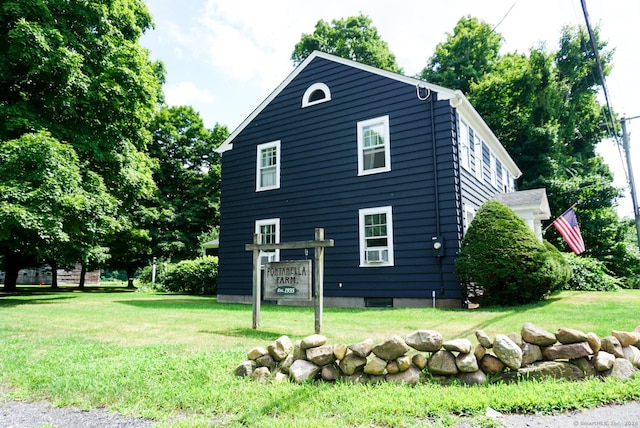 view of front of house featuring a front yard