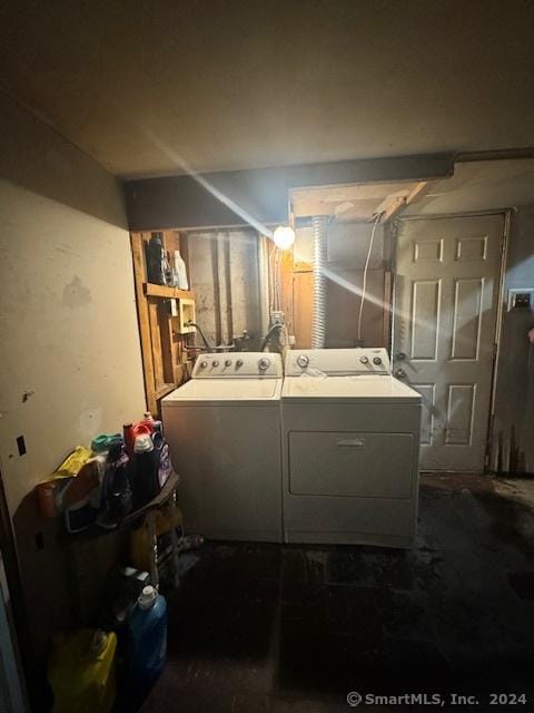 laundry room featuring laundry area and washing machine and clothes dryer