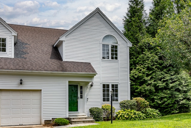 view of front facade featuring a garage