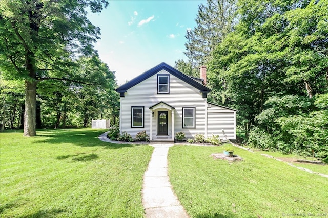 view of front of house featuring a front lawn