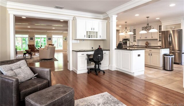12 W Mountain Rd, Sharon, CT 06069 - kitchen featuring visible vents, dark countertops, open floor plan, freestanding refrigerator, and a peninsula