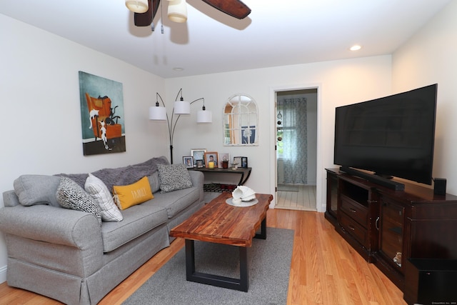 living area with recessed lighting, a ceiling fan, and light wood-style floors