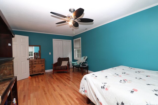 bedroom featuring ceiling fan, light wood-type flooring, and ornamental molding