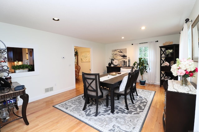 dining area with baseboards, recessed lighting, visible vents, and light wood-style floors