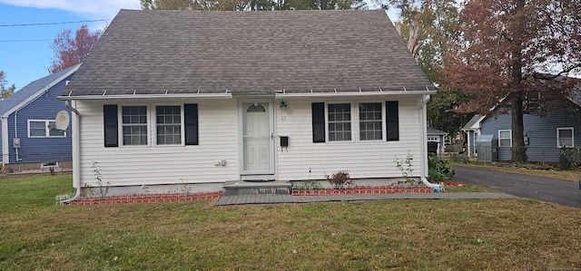 view of front of house with a front lawn