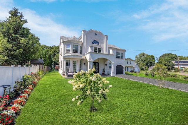 view of front facade with a front yard