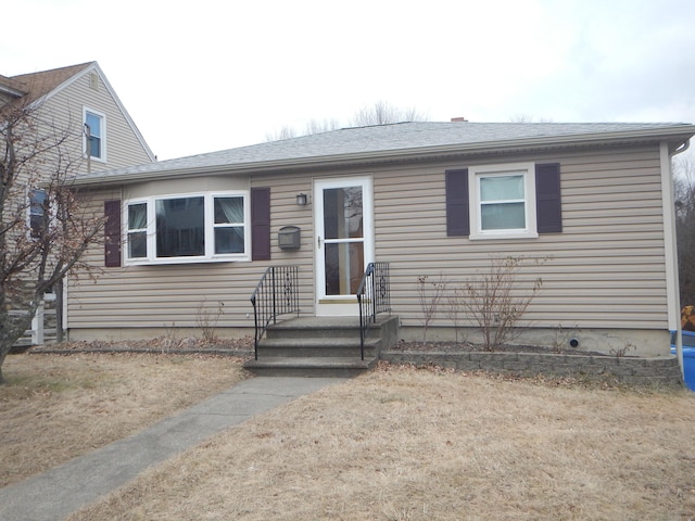 view of front facade with a front yard