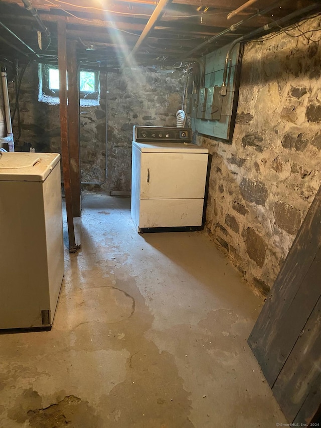 basement featuring washer / clothes dryer