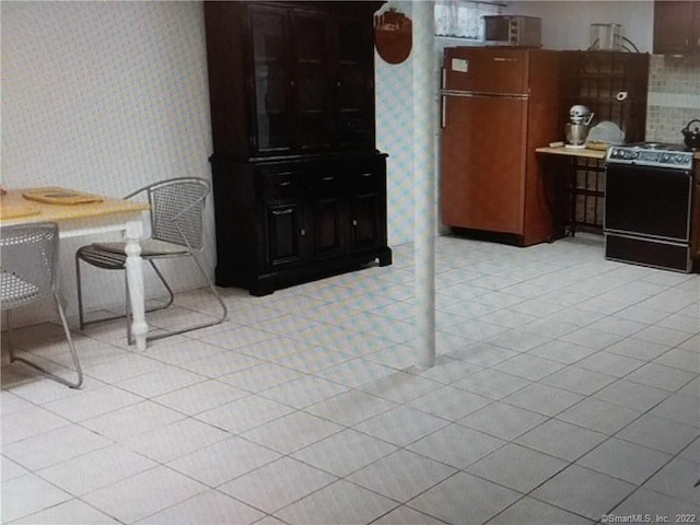 dining area with wallpapered walls