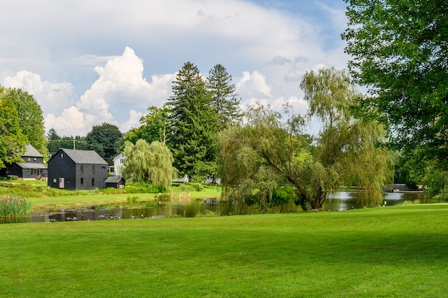 view of yard featuring a water view