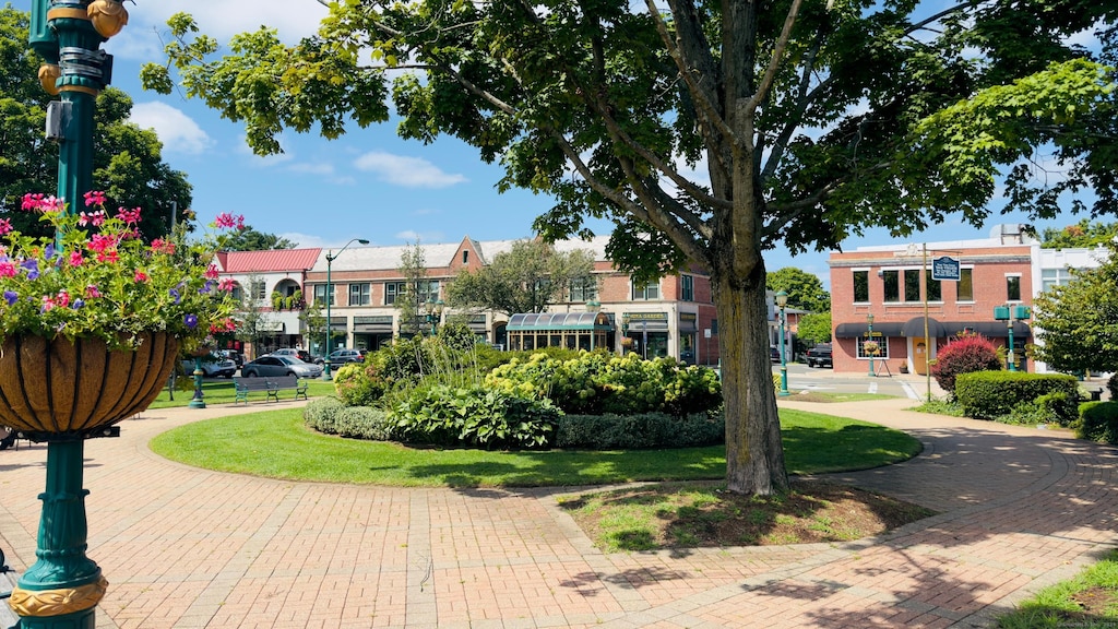 379 Brushy Plain Rd, Branford, CT 06405