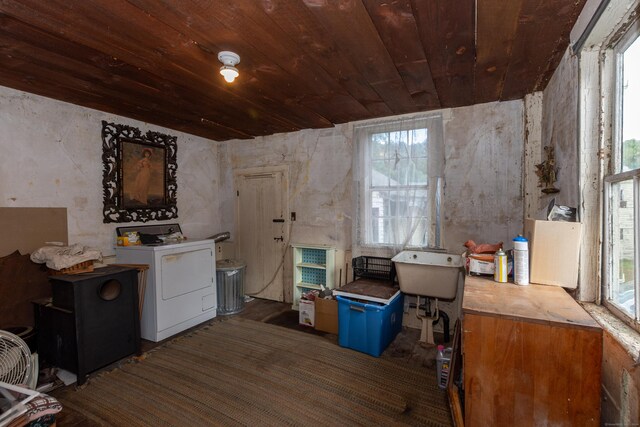 miscellaneous room featuring sink, washer / dryer, wooden ceiling, and a healthy amount of sunlight