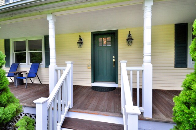 entrance to property featuring a porch