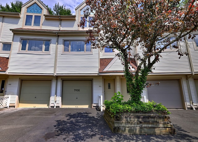 793 W Main St Apt E, Meriden, CT 06451 - photo 2